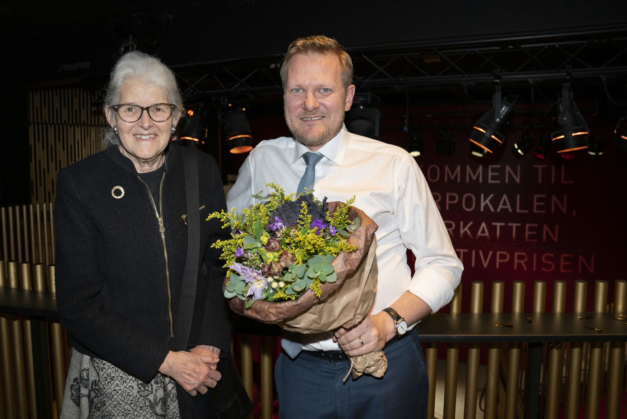 Bodil Nyboe Andersen og sønnen Kasper Holten til prisuddeling i Foreningen Danske Teaterjournalister i 2019.
